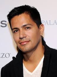 How tall is Jay Hernandez?